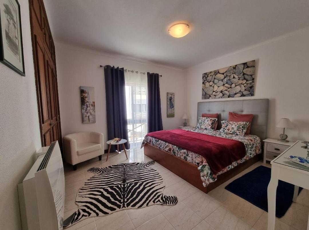 Apartment Praia da Dona Ana Lagos Bagian luar foto