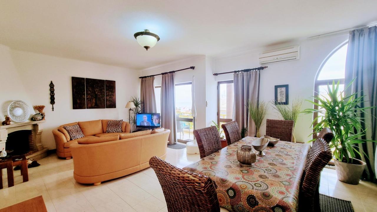 Apartment Praia da Dona Ana Lagos Bagian luar foto